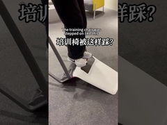 Chaise de bureau empilable pratique avec des coussins souples et un design compact