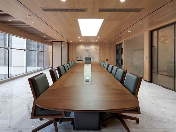 Derniers blogs de l'entreprise sur La livraison de tous les meubles de bureau est terminée: réception, salle de réunion, espace pour le personnel, salon et bureau du directeur.